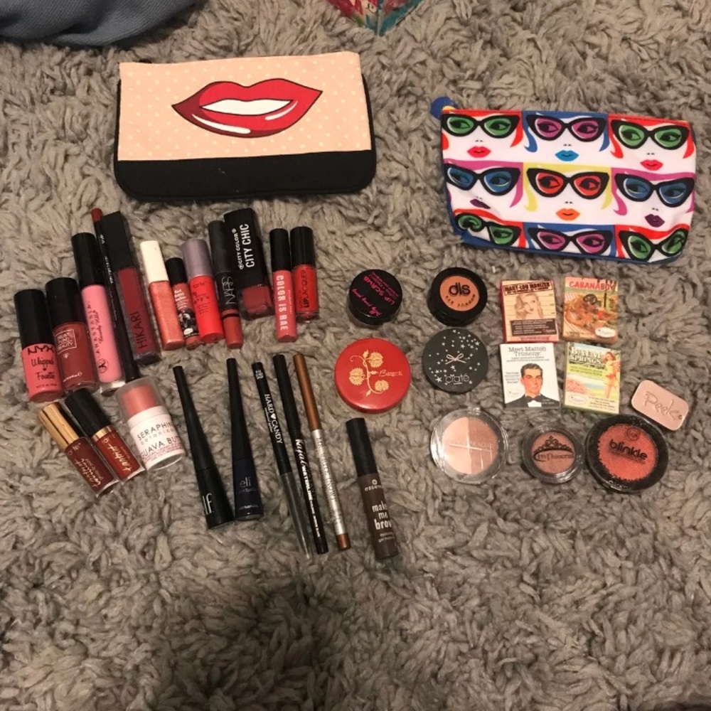 HUGE MAKEUP BUNDLE